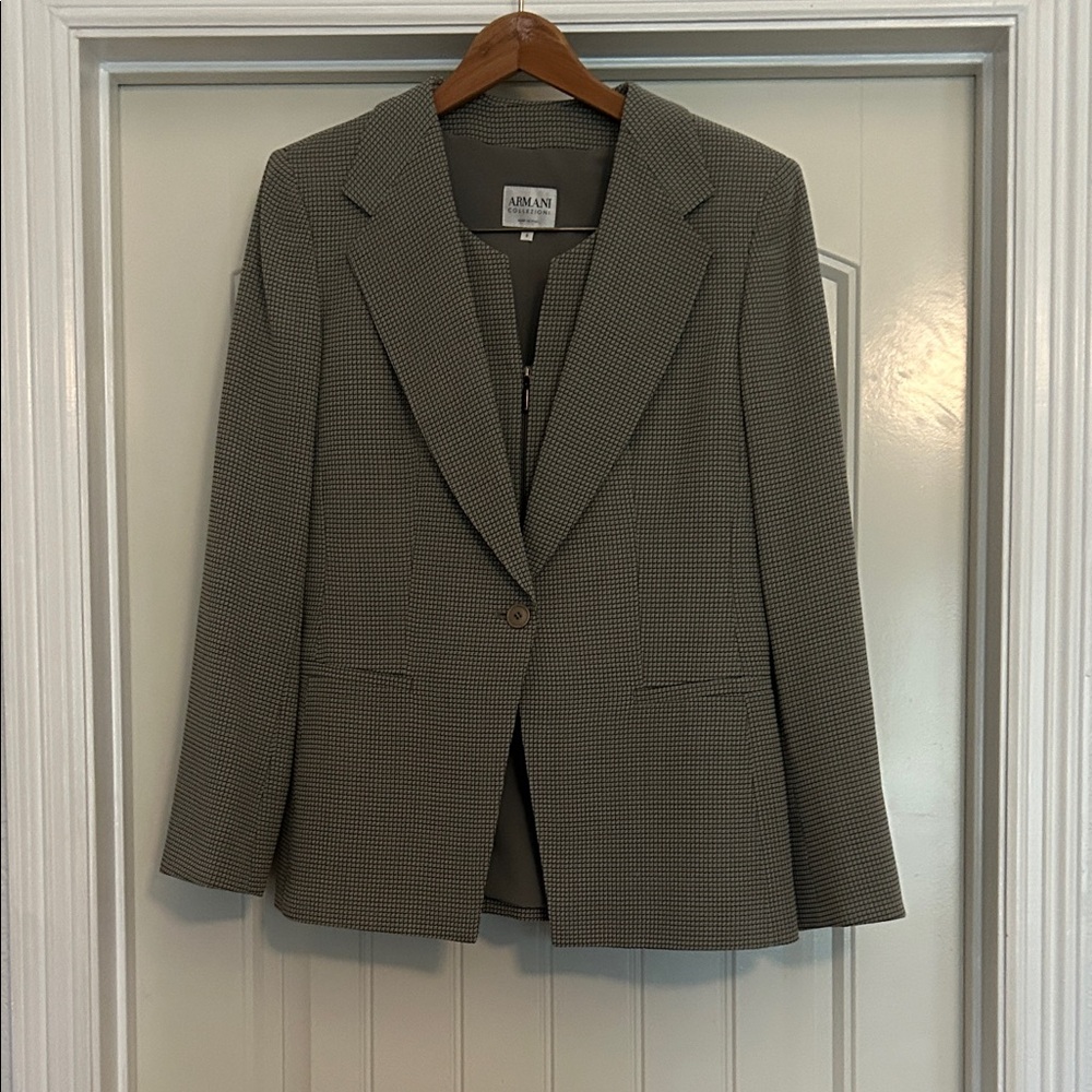 Armani Collezioni Wool/Cotton Blazer with Single Button Front. Size 8